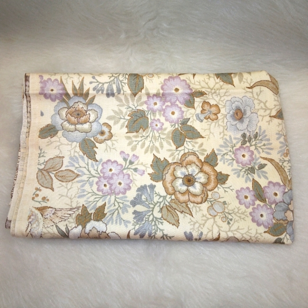 FABRIC Home Decor 5th Ave Designs Scotchguard  Floral Print on twill wea…